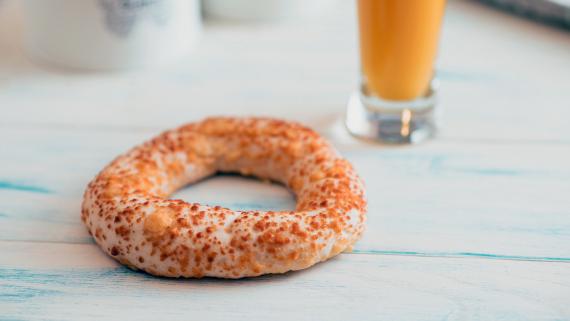 Gluten free Round Cheese Bagel, Baked Frozen